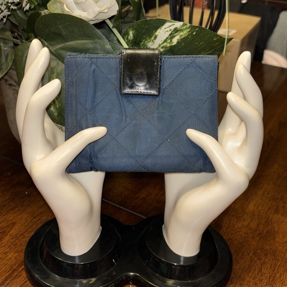 Prada bi-fold wallet quilted blue/black Authentic - Picture 3 of 11